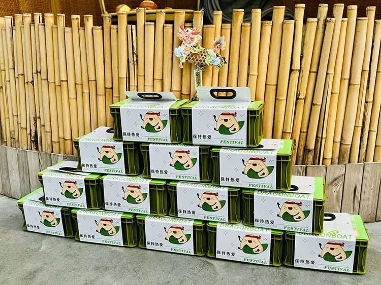 乾广集团端午节发福利，粽子、咸鸭蛋、香囊。